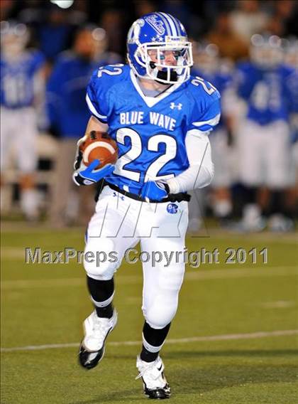 Thumbnail 2 in Darien vs Trumbull (FCIAC Final) photogallery.