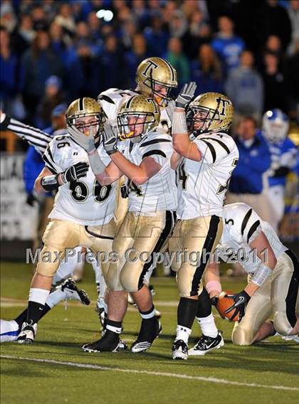 Thumbnail 2 in Darien vs Trumbull (FCIAC Final) photogallery.