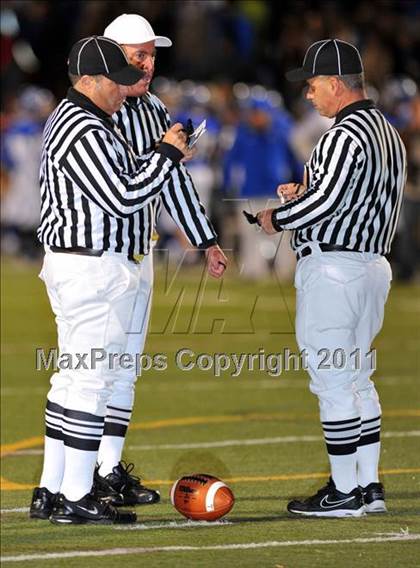 Thumbnail 2 in Darien vs Trumbull (FCIAC Final) photogallery.