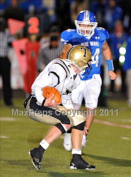 Thumbnail 3 in Darien vs Trumbull (FCIAC Final) photogallery.