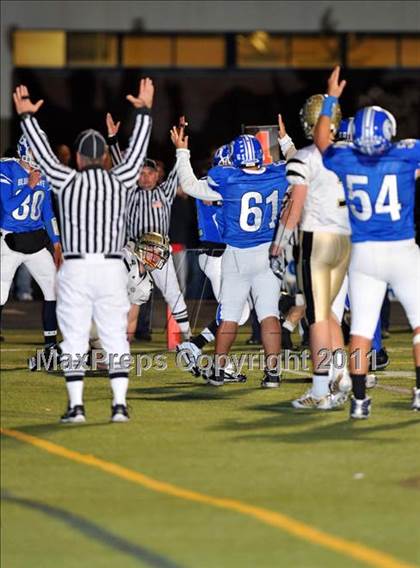 Thumbnail 2 in Darien vs Trumbull (FCIAC Final) photogallery.