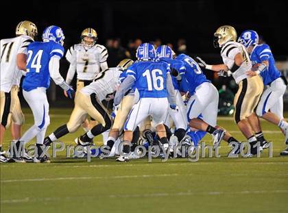 Thumbnail 2 in Darien vs Trumbull (FCIAC Final) photogallery.