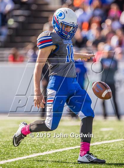 Thumbnail 2 in North Shore vs. Dickinson ( Region 3 6A D1 Quarterfinal) photogallery.