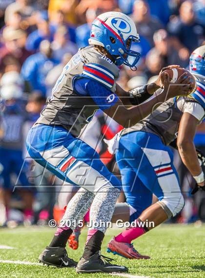 Thumbnail 2 in North Shore vs. Dickinson ( Region 3 6A D1 Quarterfinal) photogallery.