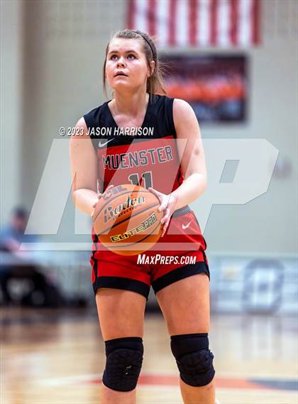 Thumbnail 2 in Nocona vs. Muenster photogallery.