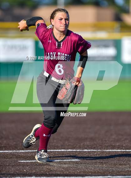 Thumbnail 3 in Hughes Springs vs. Troup (UIL 3A Area Playoff) photogallery.