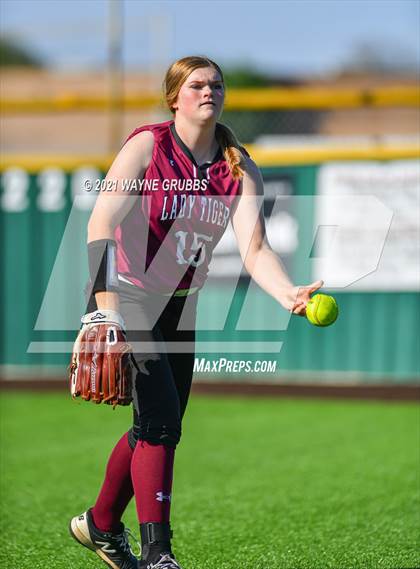 Thumbnail 3 in Hughes Springs vs. Troup (UIL 3A Area Playoff) photogallery.