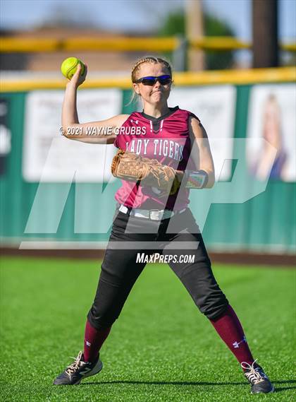 Thumbnail 2 in Hughes Springs vs. Troup (UIL 3A Area Playoff) photogallery.