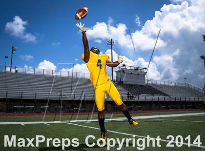 Thumbnail 2 in St. Thomas Aquinas (2014 Preseason Top 25 Photo Shoot)  photogallery.