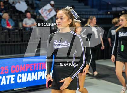 Thumbnail 1 in Battlefield (VHSL Class 6 Final) photogallery.