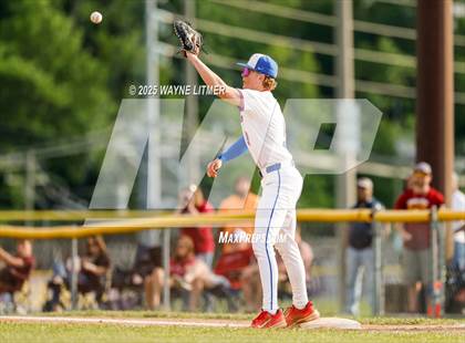 Thumbnail 2 in Harrison County vs. Montgomery County photogallery.