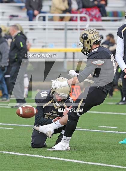 Thumbnail 1 in Windsor vs. Hand (CIAC Class L Semifinal) photogallery.