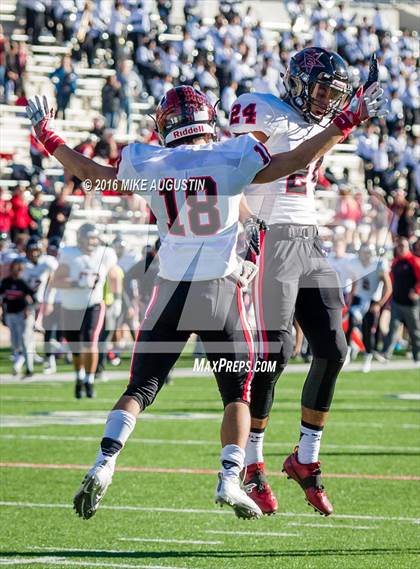 Thumbnail 3 in Coppell vs. Rockwall (UIL 6A Area Playoff) photogallery.