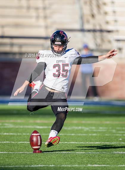 Thumbnail 3 in Coppell vs. Rockwall (UIL 6A Area Playoff) photogallery.