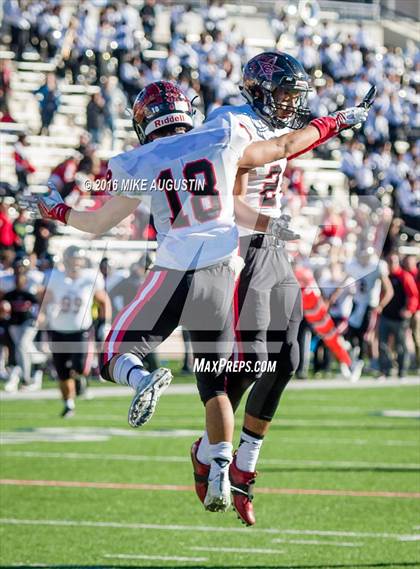 Thumbnail 2 in Coppell vs. Rockwall (UIL 6A Area Playoff) photogallery.