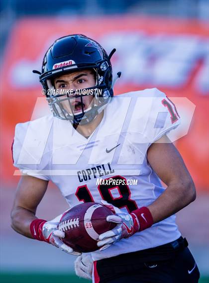 Thumbnail 2 in Coppell vs. Rockwall (UIL 6A Area Playoff) photogallery.