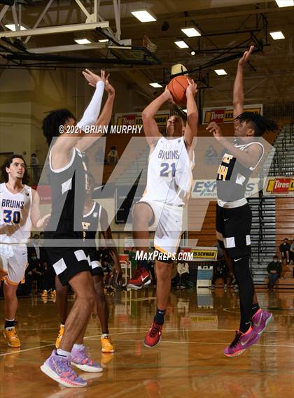 Thumbnail 3 in Barlow vs. Roosevelt (Les Schwab Invitational) photogallery.