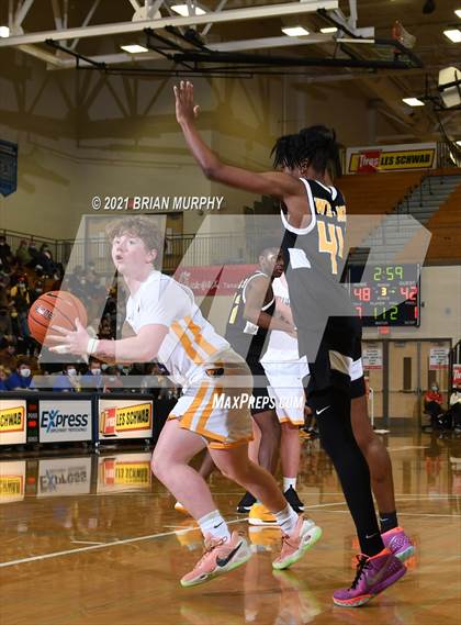 Thumbnail 3 in Barlow vs. Roosevelt (Les Schwab Invitational) photogallery.