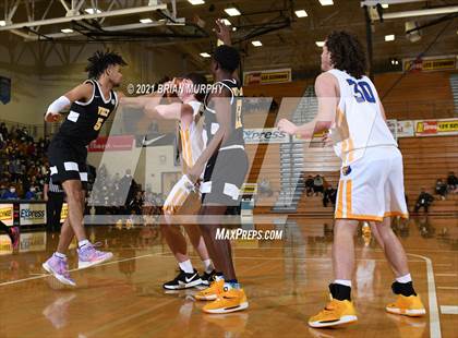 Thumbnail 3 in Barlow vs. Roosevelt (Les Schwab Invitational) photogallery.