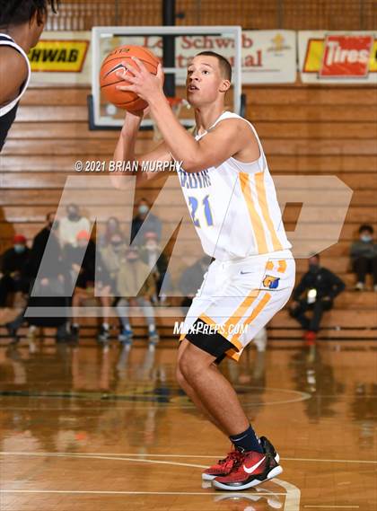 Thumbnail 1 in Barlow vs. Roosevelt (Les Schwab Invitational) photogallery.