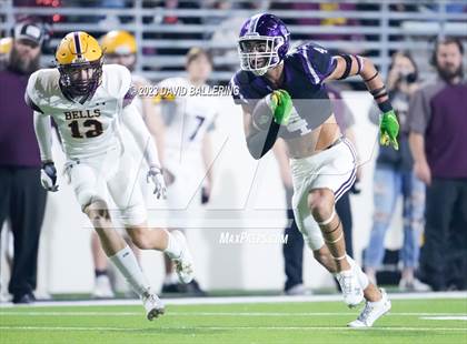 Thumbnail 2 in Bells vs. Jacksboro (UIL 3A DII Area Playoff) photogallery.