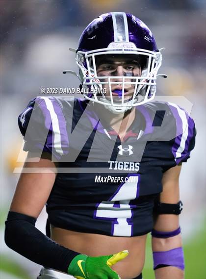 Thumbnail 1 in Bells vs. Jacksboro (UIL 3A DII Area Playoff) photogallery.