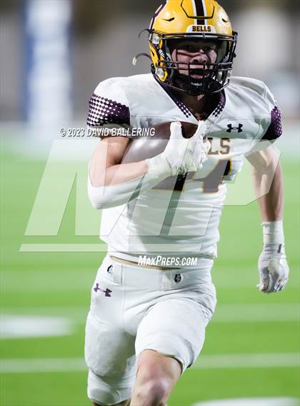Thumbnail 3 in Bells vs. Jacksboro (UIL 3A DII Area Playoff) photogallery.