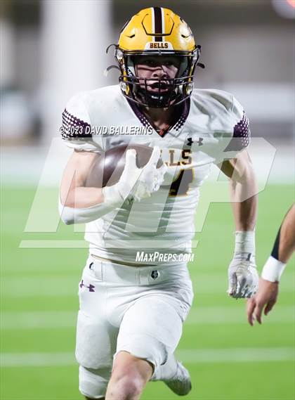 Thumbnail 2 in Bells vs. Jacksboro (UIL 3A DII Area Playoff) photogallery.