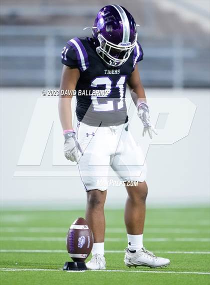 Thumbnail 2 in Bells vs. Jacksboro (UIL 3A DII Area Playoff) photogallery.