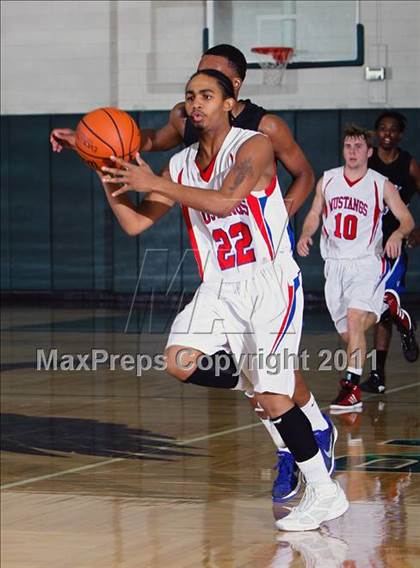 Thumbnail 2 in Pearce vs. Westside (McDonald's Texas Invitational) photogallery.