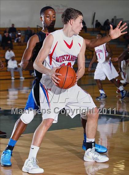 Thumbnail 2 in Pearce vs. Westside (McDonald's Texas Invitational) photogallery.