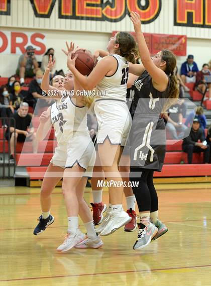 Thumbnail 1 in Laguna Hills vs. St. Margaret's (North South Tournament) photogallery.