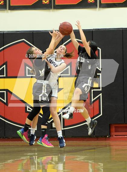 Thumbnail 2 in Laguna Hills vs. St. Margaret's (North South Tournament) photogallery.