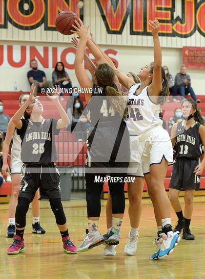 Thumbnail 2 in Laguna Hills vs. St. Margaret's (North South Tournament) photogallery.