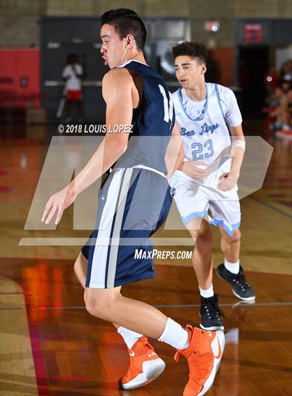 Thumbnail 3 in Corona del Mar vs. Rolling Hills Prep (Nike Extravaganza) photogallery.