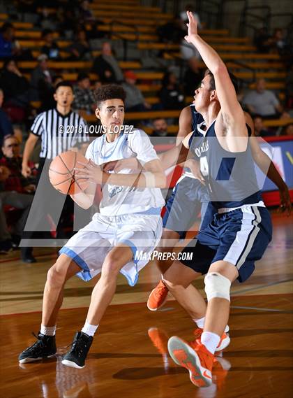 Thumbnail 2 in Corona del Mar vs. Rolling Hills Prep (Nike Extravaganza) photogallery.