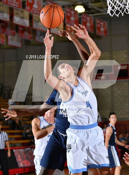 Thumbnail 3 in Corona del Mar vs. Rolling Hills Prep (Nike Extravaganza) photogallery.