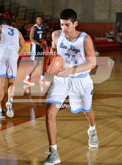Thumbnail 1 in Corona del Mar vs. Rolling Hills Prep (Nike Extravaganza) photogallery.