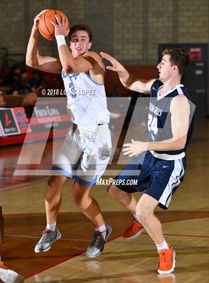 Thumbnail 3 in Corona del Mar vs. Rolling Hills Prep (Nike Extravaganza) photogallery.