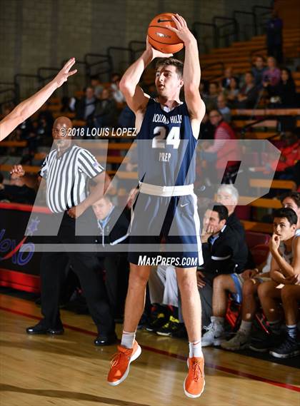Thumbnail 2 in Corona del Mar vs. Rolling Hills Prep (Nike Extravaganza) photogallery.