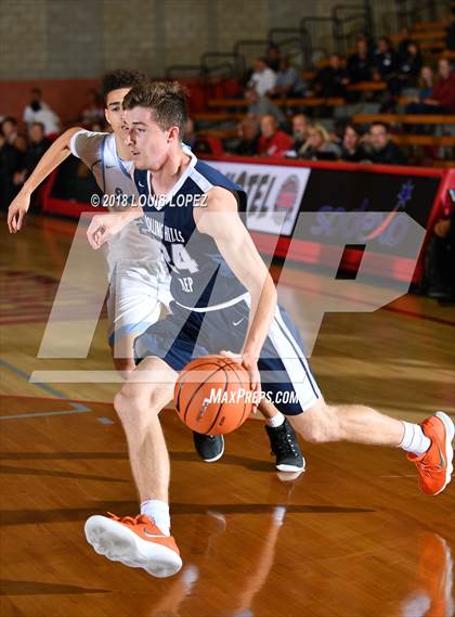 Thumbnail 3 in Corona del Mar vs. Rolling Hills Prep (Nike Extravaganza) photogallery.