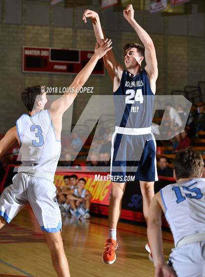Thumbnail 2 in Corona del Mar vs. Rolling Hills Prep (Nike Extravaganza) photogallery.