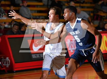 Thumbnail 2 in Corona del Mar vs. Rolling Hills Prep (Nike Extravaganza) photogallery.
