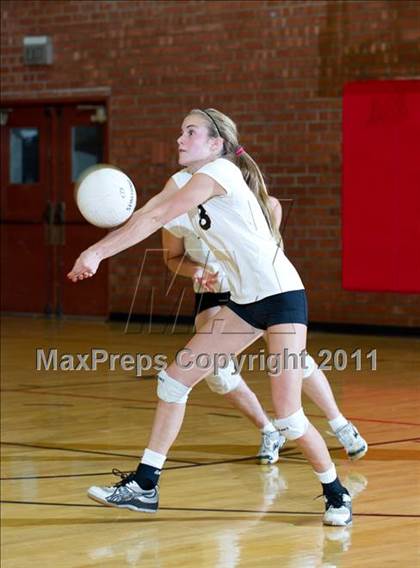 Thumbnail 2 in JV: La Reina @ Bishop Diego [Garcia] photogallery.