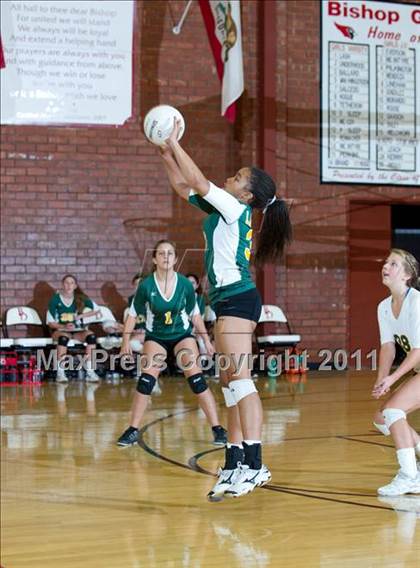 Thumbnail 2 in JV: La Reina @ Bishop Diego [Garcia] photogallery.