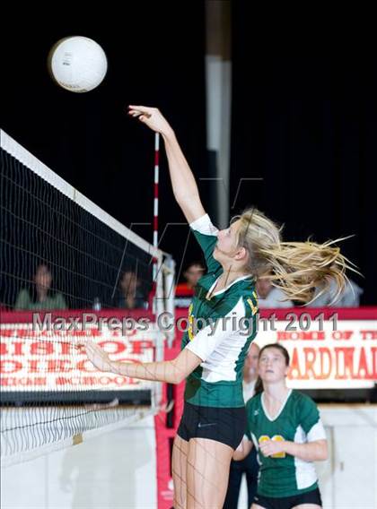 Thumbnail 1 in JV: La Reina @ Bishop Diego [Garcia] photogallery.
