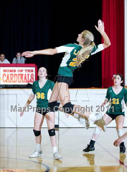 Thumbnail 2 in JV: La Reina @ Bishop Diego [Garcia] photogallery.