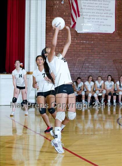 Thumbnail 1 in JV: La Reina @ Bishop Diego [Garcia] photogallery.