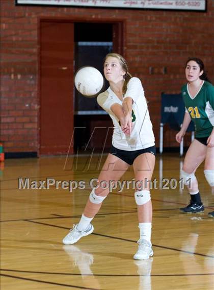 Thumbnail 1 in JV: La Reina @ Bishop Diego [Garcia] photogallery.