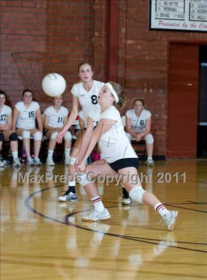 Thumbnail 3 in JV: La Reina @ Bishop Diego [Garcia] photogallery.